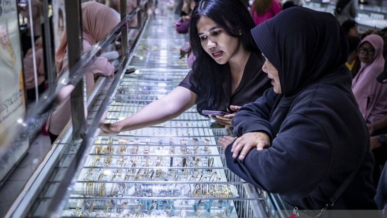 Harga Emas Antam kembali menunjukkan tren penurunan pada Sabtu pagi, mencapai Rp2,773 juta per gram. Simak rincian harga terkini dan ketentuan pajaknya yang berlaku.