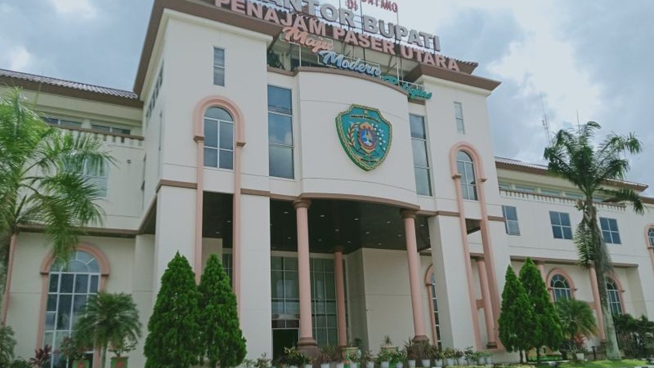 Pemerintah Kabupaten Penajam Paser Utara berkomitmen mendukung pengembangan ekonomi lokal dengan menyediakan lahan strategis bagi pembangunan gerai dan gudang Koperasi Merah Putih di setiap desa/kelurahan, menargetkan puluhan unit rampung tahun ini untuk.
