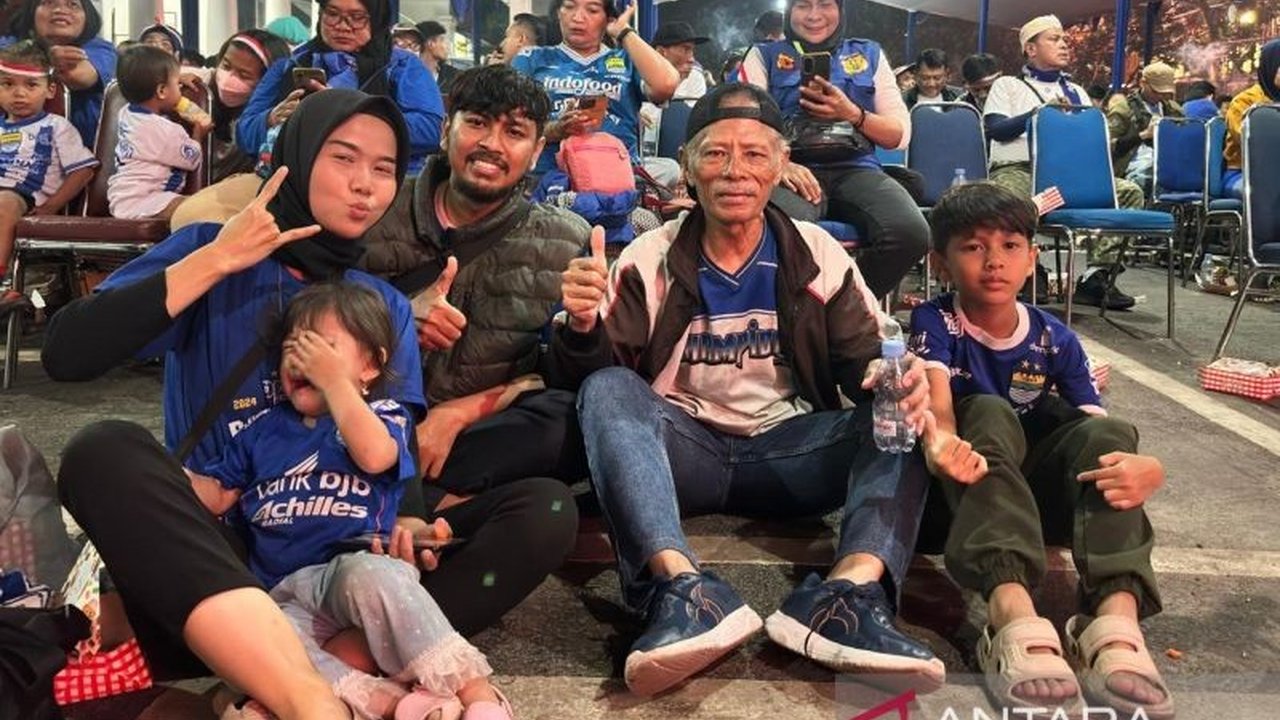 Kemenangan dramatis Persib Bandung memicu euforia Bobotoh, mengungkap betapa dalam dan abadi cinta Persib Bandung yang diwariskan lintas generasi sebagai identitas masyarakat Jawa Barat.