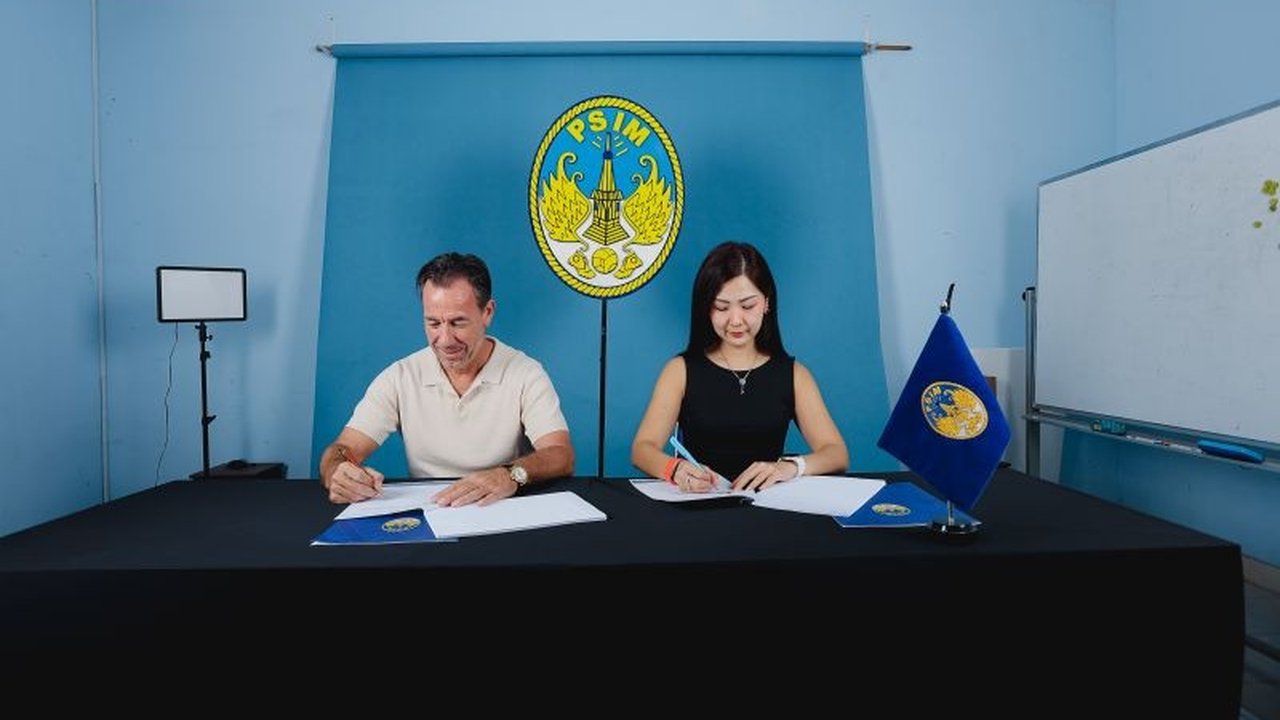 Manajemen PSIM Yogyakarta secara resmi perpanjang kontrak pelatih kepala Jean-Paul Van Gastel untuk musim depan, sebuah langkah strategis setelah evaluasi performa dan keselarasan visi klub.