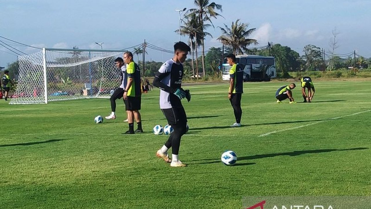 Hafizh Rizkianur, kiper muda berbakat Persija, bertekad memberikan penampilan terbaik dalam debutnya bersama tim senior di laga terakhir Super League 2025/2026, menjanjikan penutup musim yang manis.