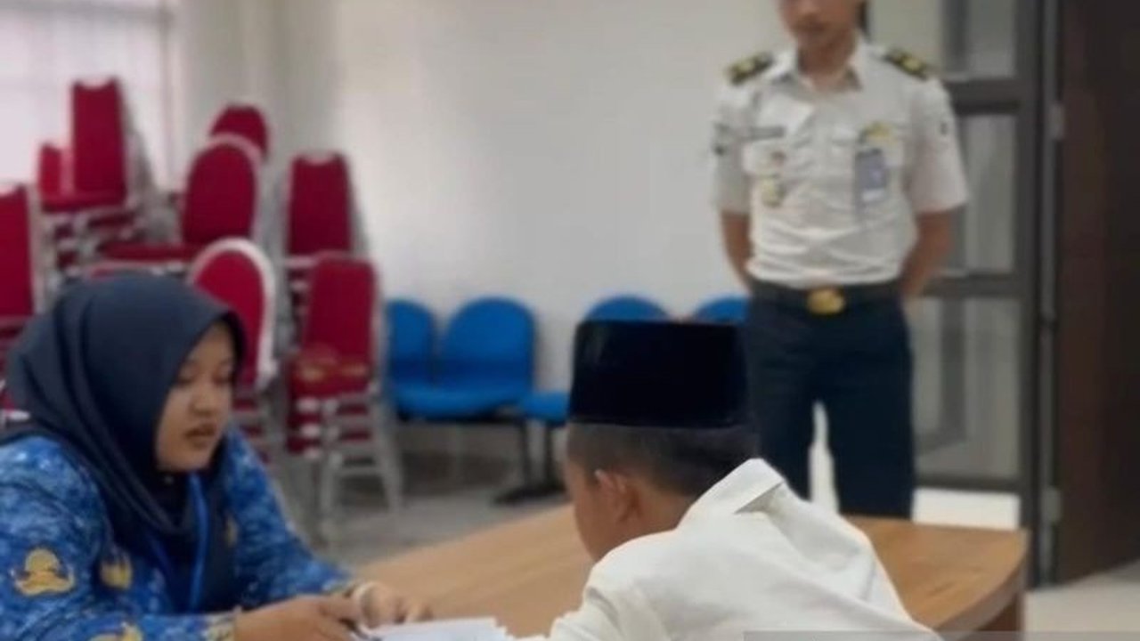 Lapas Kelas IIB Cianjur berkomitmen penuh dalam memastikan hak dasar pendidikan anak di Lapas Cianjur terpenuhi, membekali mereka dengan harapan dan optimisme untuk masa depan yang lebih baik setelah bebas.