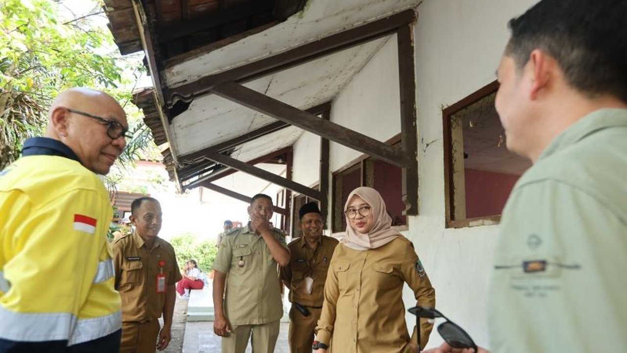 Pemerintah Kabupaten Banyuwangi bersinergi dengan pihak swasta melalui program CSR untuk mempercepat Rehabilitasi Sekolah Banyuwangi, memastikan pemerataan dan peningkatan kualitas pendidikan.