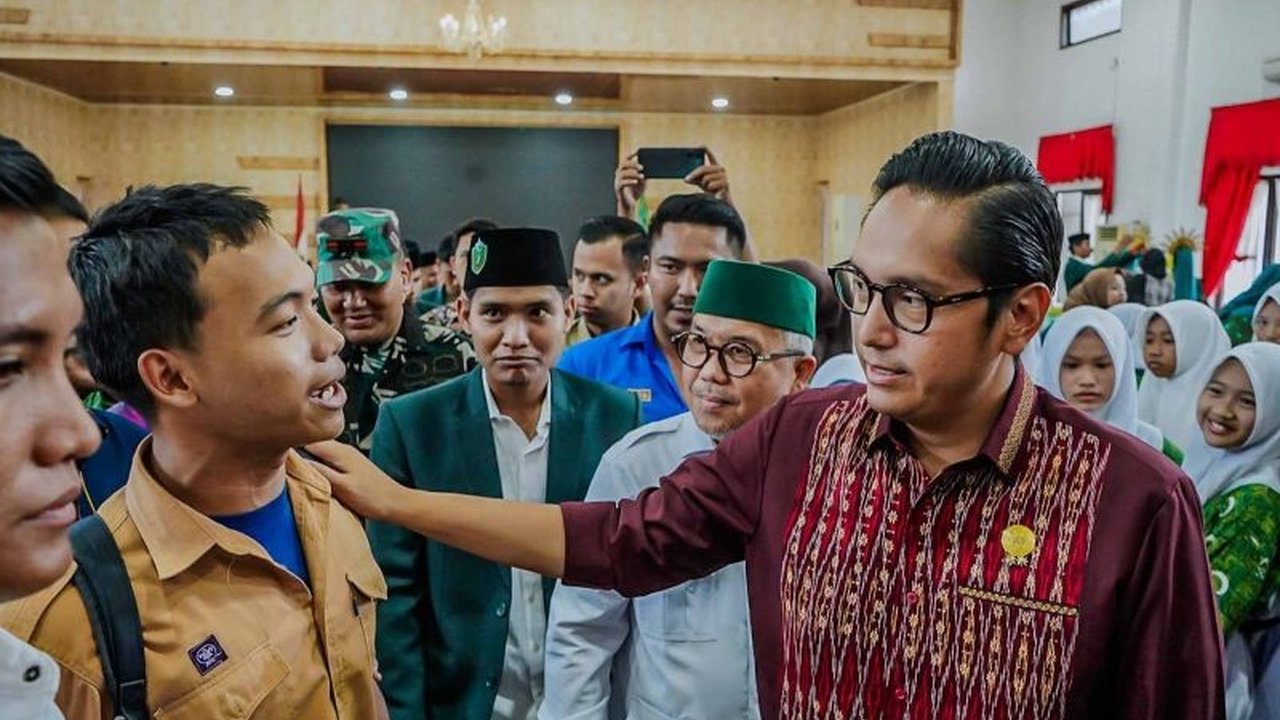 Wali Kota Medan Rico Tri Putra Waas mengajak pelajar untuk meningkatkan kesadaran masyarakat dalam menolak praktik judi daring yang merusak mentalitas generasi muda.