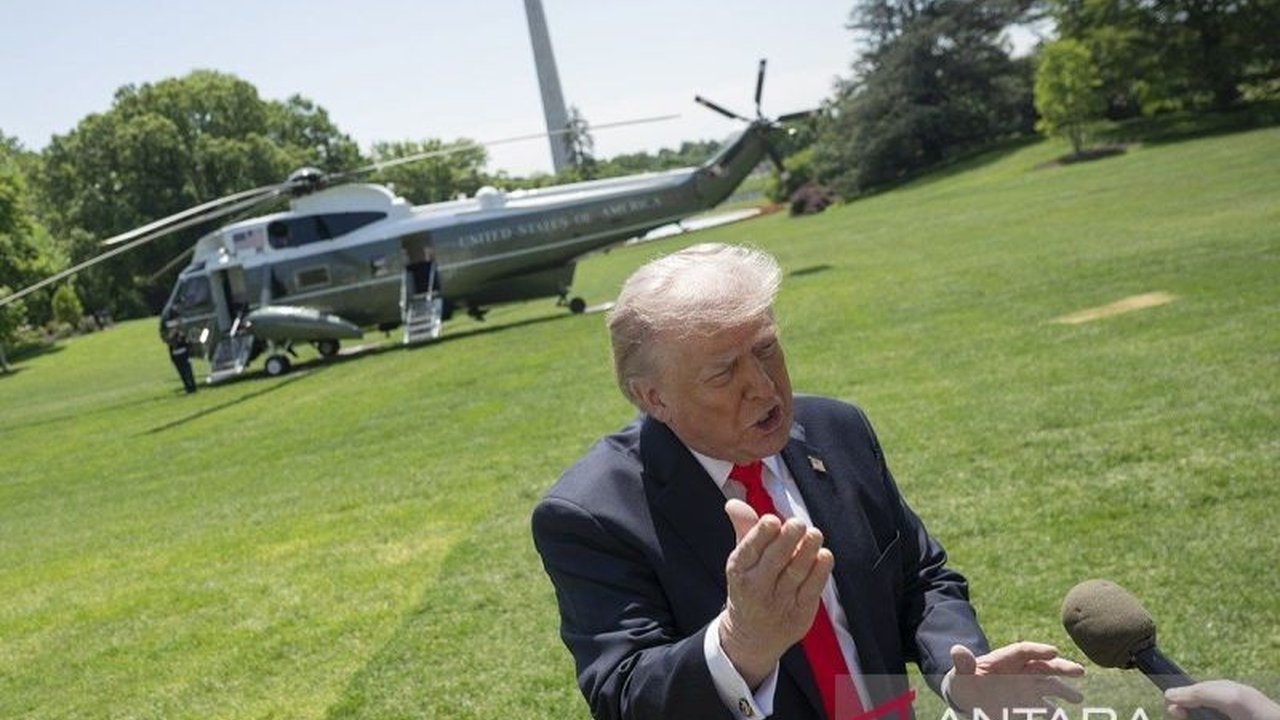 Pemerintahan Trump sedang mempertimbangkan potensi serangan AS ke Iran, bahkan saat upaya diplomatik untuk mencapai kesepakatan baru masih berlangsung. Persiapan militer terus dilakukan di tengah ketegangan yang meningkat di kawasan.