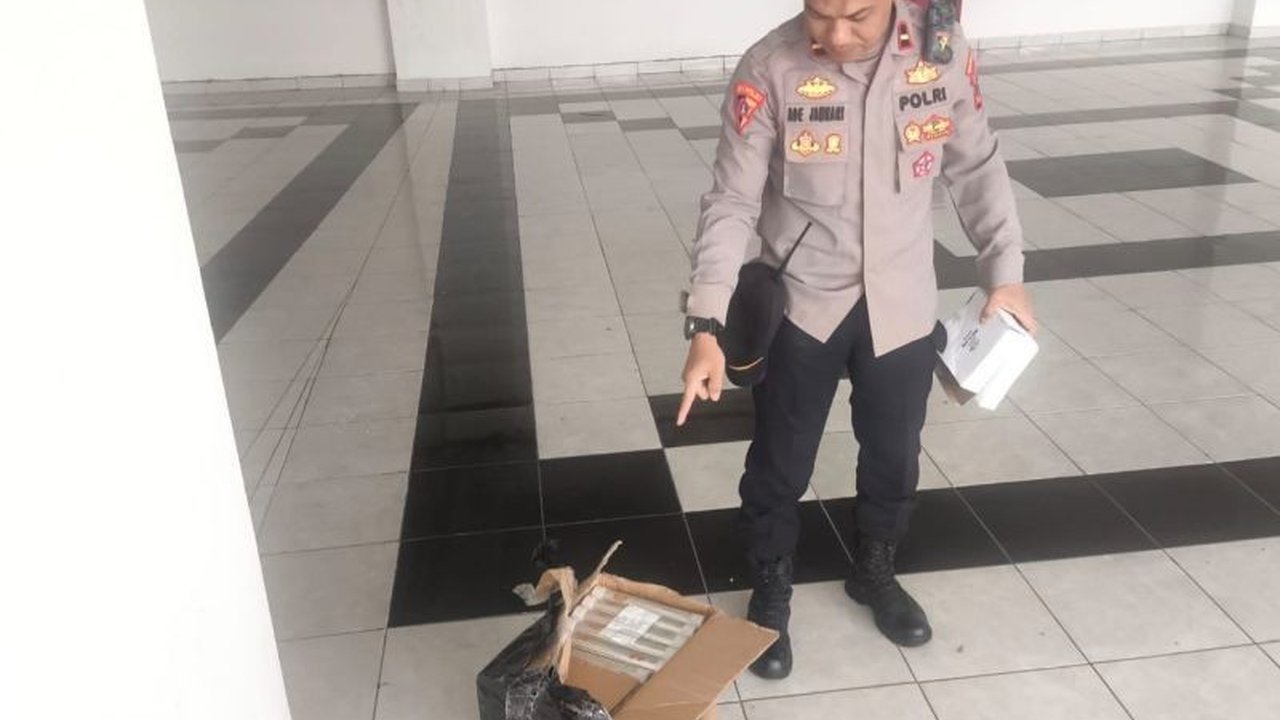Jelang laga Persib di GBLA, Polda Jabar menyita ratusan barang berbahaya. Langkah ini demi memastikan Pengamanan Laga Persib GBLA berjalan aman dan kondusif.