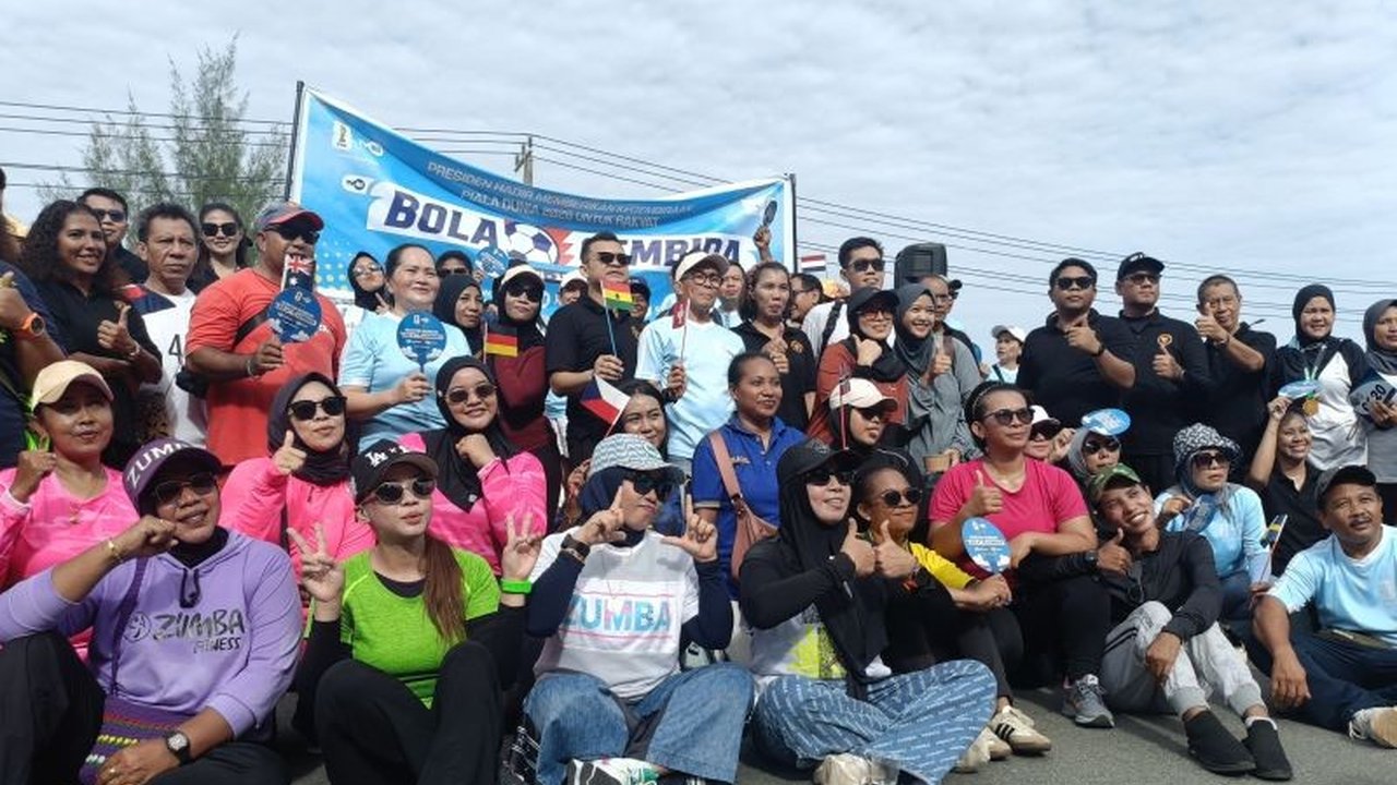 TVRI Papua gencar sosialisasikan Piala Dunia 2026 kepada masyarakat Jayapura melalui kegiatan 'Bola Gembira', siapkan nobar seru untuk penggemar sepak bola.