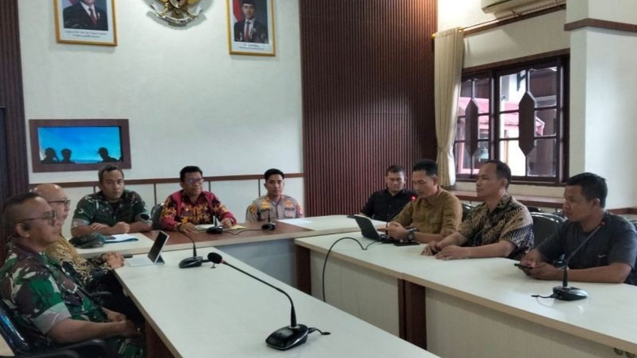 Pemerintah Kabupaten Kotawaringin Timur (Kotim) menegaskan bahwa pembangunan Yonif TP 923/Mentaya dilakukan di lahan milik TNI yang sah, membantah dugaan penyerobotan lahan dan memastikan legalitasnya.