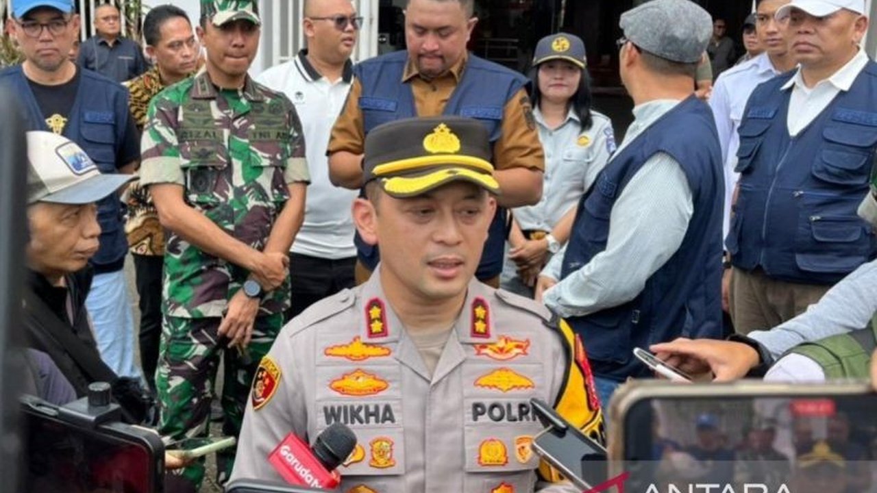 Polres Bogor menyiagakan 451 personel gabungan untuk antisipasi euforia Bobotoh di Kabupaten Bogor, Jawa Barat, jelang laga penentu gelar juara Persib Bandung melawan Persijap Jepara hari ini.