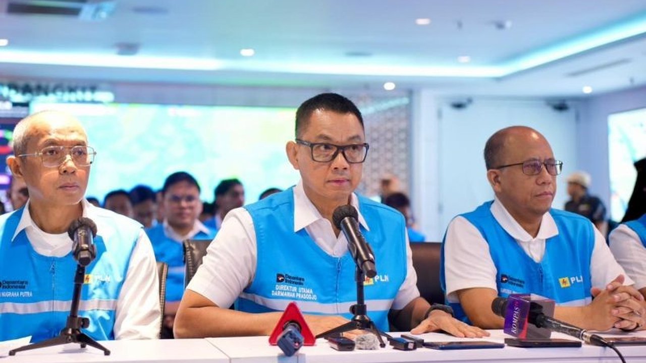 PT PLN (Persero) mengonfirmasi bahwa cuaca buruk adalah penyebab utama Pemadaman Listrik Sumatera yang terjadi pada Jumat (22/5). Gangguan transmisi memicu efek domino, namun PLN bergerak cepat melakukan pemulihan sistem kelistrikan.