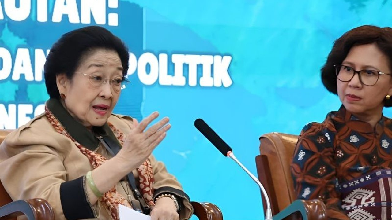 Ketua Dewan Pengarah BRIN Megawati Soekarnoputri menekankan pentingnya laut sebagai pusat Geopolitik Kelautan dan inovasi nasional, melihat potensi besar Indonesia.