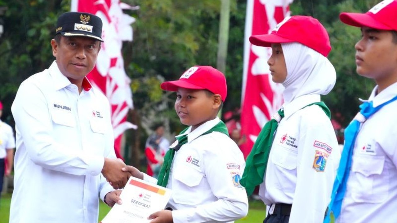 Lebih dari 6.000 anggota PMR Jakarta Timur resmi dilantik, siap menjadi agen perubahan dan pelopor hidup sehat serta peduli lingkungan di sekolah dan masyarakat.