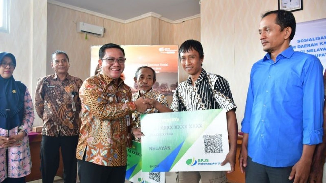 Pemerintah Kabupaten Pekalongan serius memberikan Perlindungan Sosial Nelayan dengan menggandeng BPJS Ketenagakerjaan, menjamin keamanan kerja para pelaut.