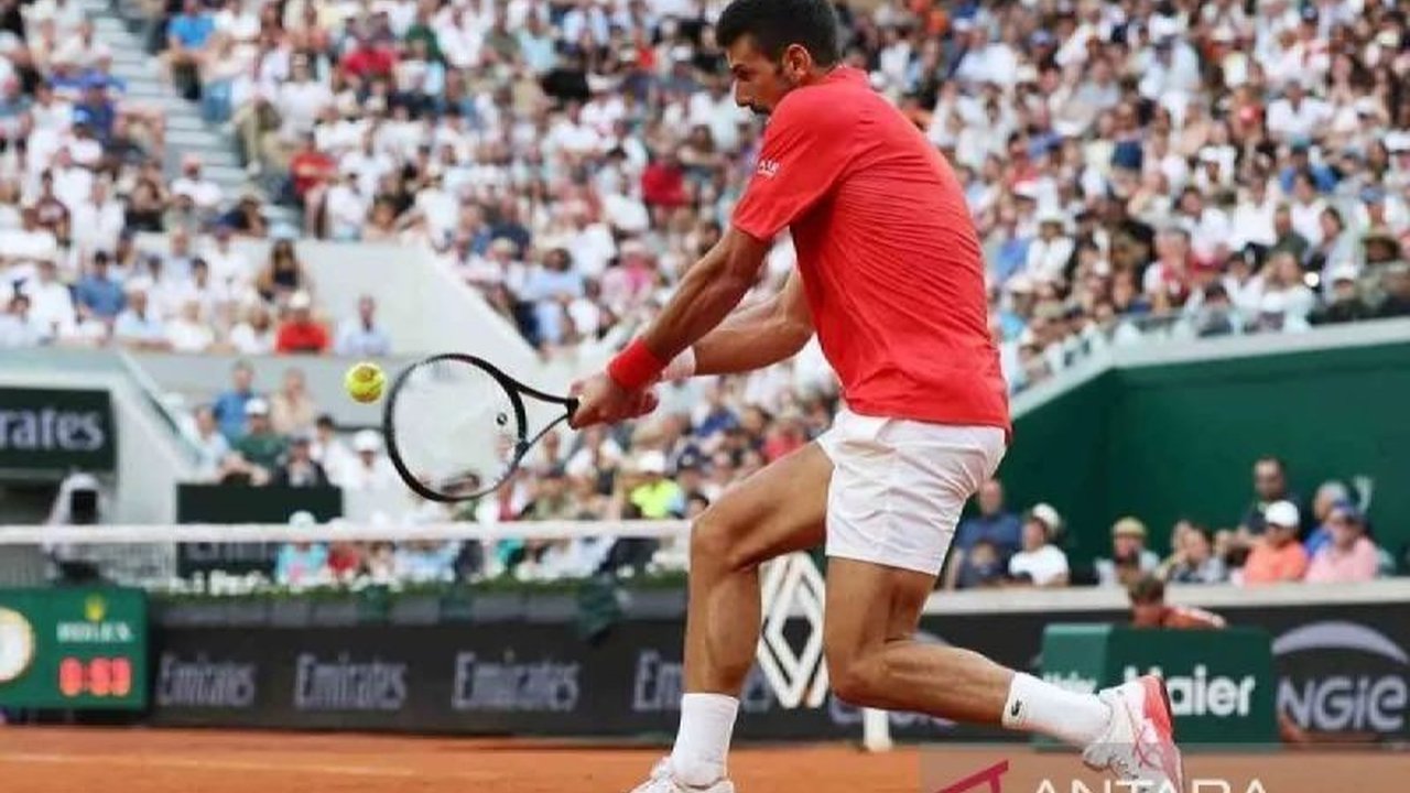 Novak Djokovic menyatakan kesiapan fisiknya untuk French Open 2026, meskipun sempat absen karena cedera. Petenis Serbia ini optimistis menghadapi turnamen Grand Slam keempatnya tahun ini.