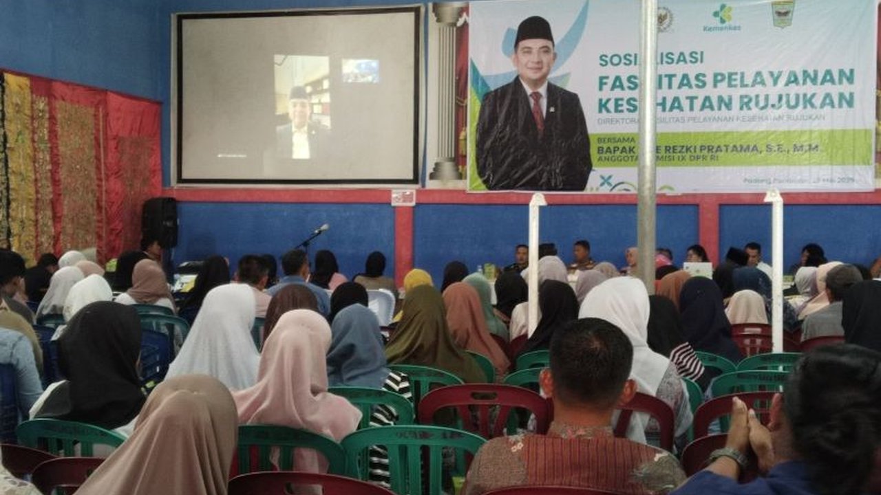 DPR bersama Kemenkes gencar sosialisasikan penyederhanaan Sistem Rujukan Pasien di Padang Pariaman. Kebijakan baru ini janjikan kemudahan akses dan efisiensi layanan kesehatan, terutama bagi pasien kronis, yang akan berlaku efektif Januari 2026.