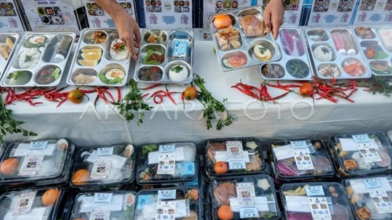 Badan Gizi Nasional (BGN) terus berupaya meningkatkan standar keamanan pangan dalam program Makan Bergizi Gratis (MBG), dengan 16.046 dapur telah memiliki Sertifikasi Laik Higiene Sanitasi (SLHS).