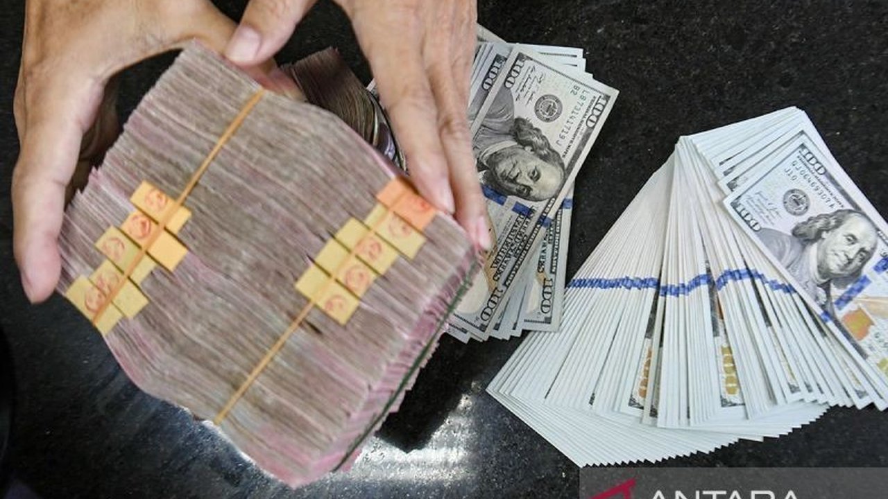 Nilai tukar Rupiah menguat tipis 0,07 persen menjadi Rp16.738 per dolar AS. Apa pemicu penguatan ini di tengah dominasi dolar AS dan potensi intervensi BI?