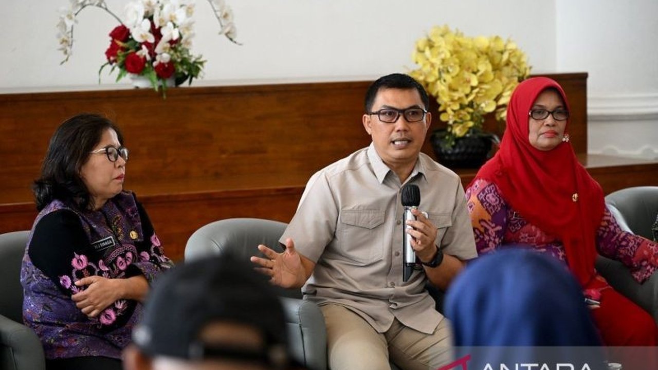 Pembangunan Pembangkit Listrik Tenaga Sampah (PSEL) Medan Raya akan dimulai dengan groundbreaking pada tahun 2026, menjanjikan solusi terpadu untuk masalah sampah di Medan dan Deli Serdang sekaligus menghasilkan energi listrik sebesar 15 megawatt.