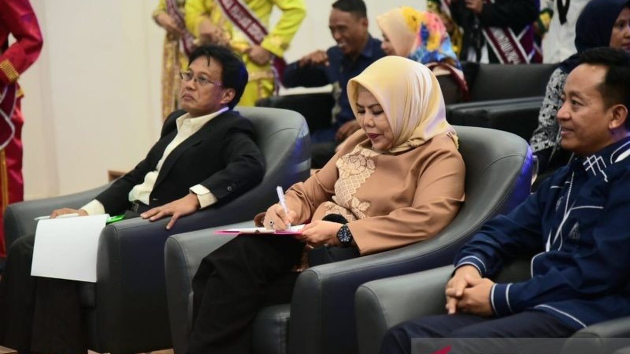 Wakil Gubernur Gorontalo Idah Syahidah Rusli Habibie didapuk sebagai juri kehormatan pada Pemilihan Duta Bahasa Gorontalo 2026, menekankan pentingnya literasi dan wawasan luas bagi para finalis.