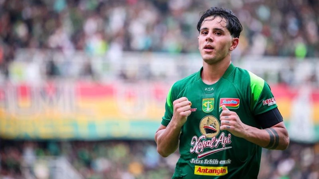 Persebaya Pesta Gol saat menjamu Persik Kediri dengan skor telak 5-0 di Stadion Gelora Bung Tomo, menutup musim Super League dengan catatan impresif dan menduduki posisi keempat klasemen akhir.