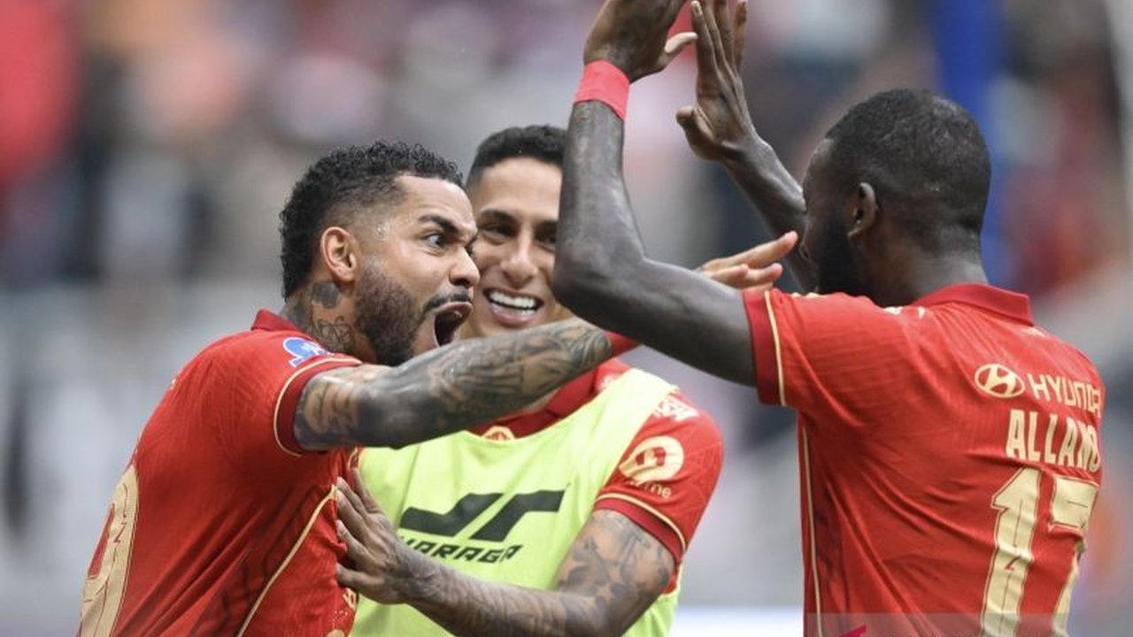 Macan Kemayoran, Persija Kalahkan Semen Padang 3-0 dalam laga pamungkas Super League 2025/2026 di JIS, mengamankan posisi ketiga dan membuat Semen Padang terdegradasi.