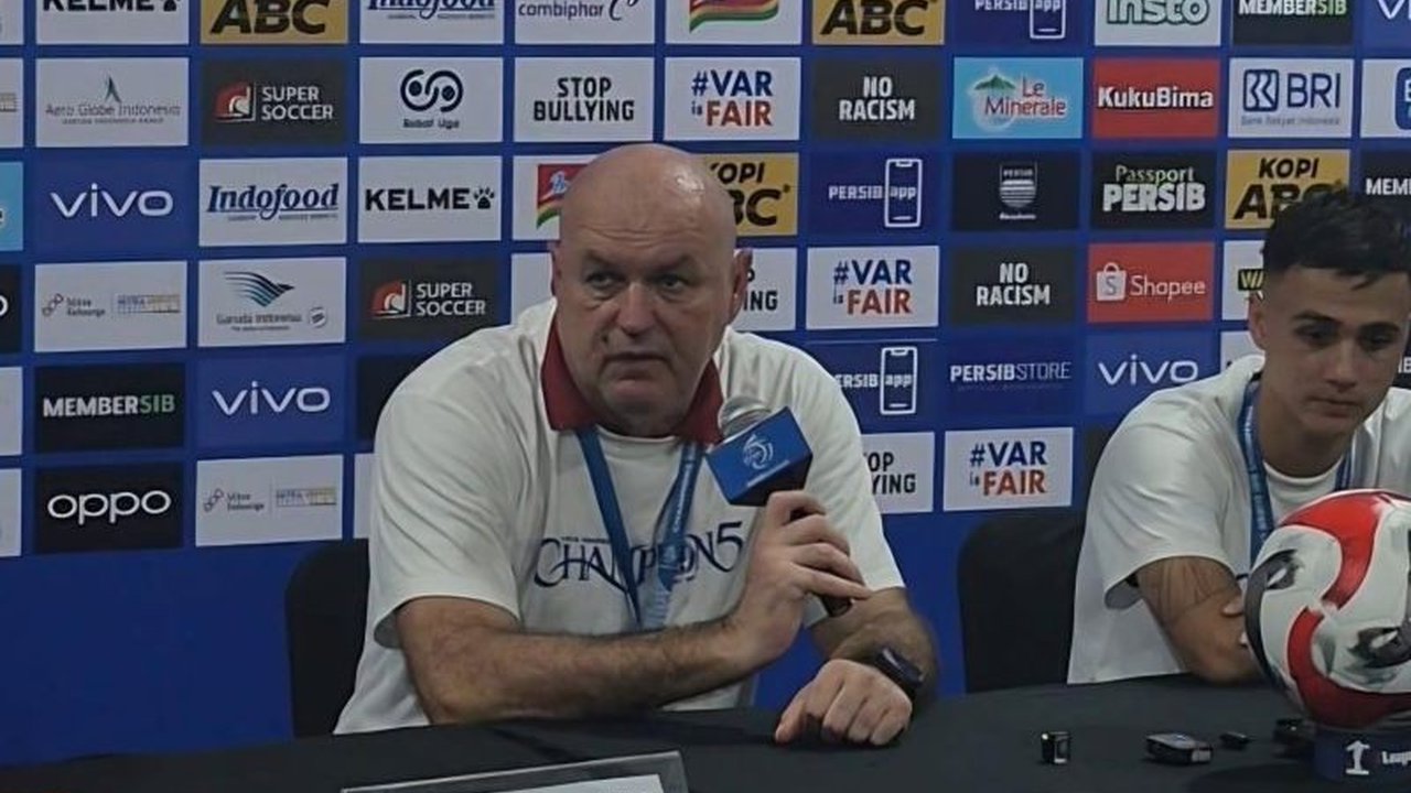 Pelatih Persib, Bojan Hodak, mengakui bahwa persaingan menuju Persib Juara Liga 1 musim ini menjadi yang paling menantang. Simak alasannya di sini!