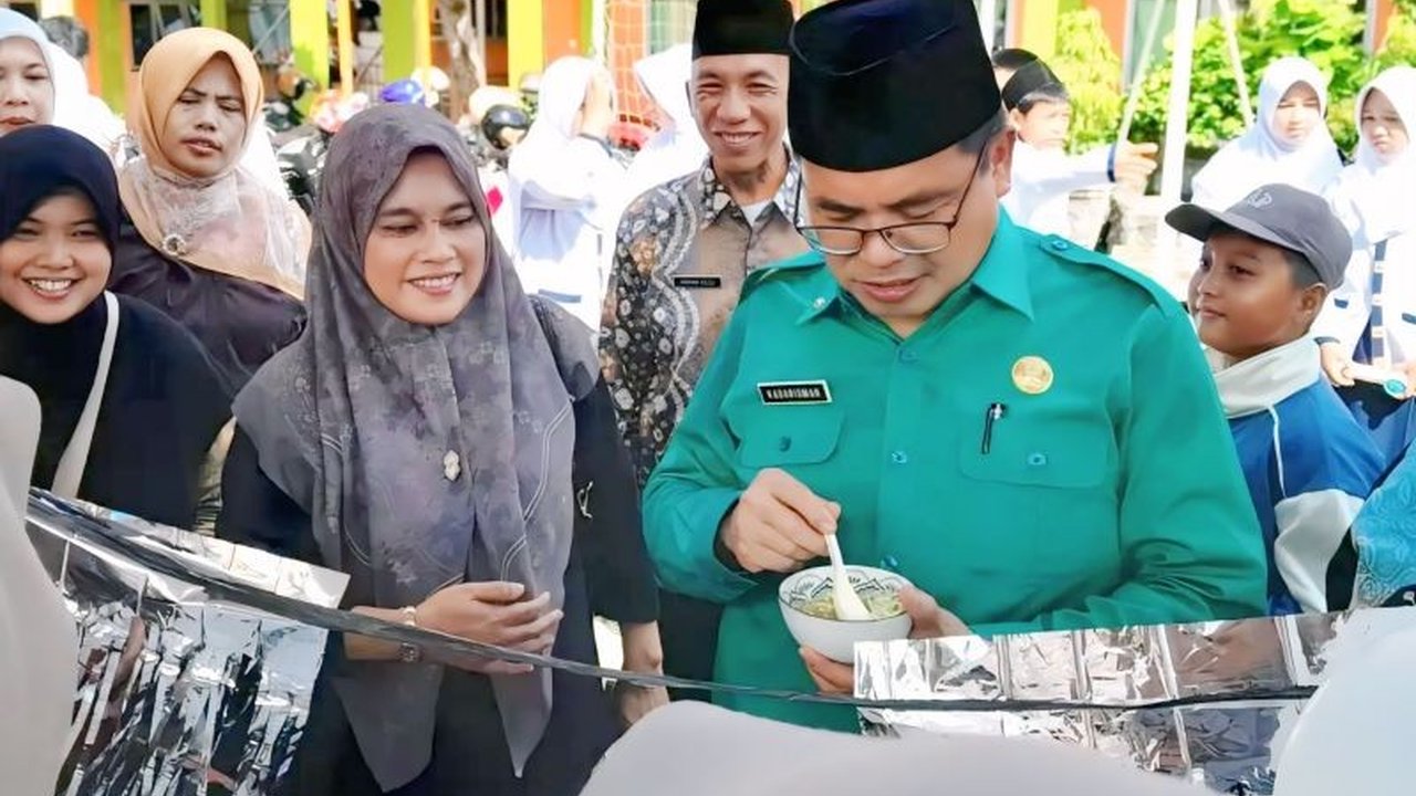 SMP Negeri 1 OKU secara proaktif mengkampanyekan pencegahan stunting sejak dini melalui inovasi Bazar Remaja Melek Gizi, mengedukasi siswa tentang pentingnya gizi seimbang dan pola hidup sehat.