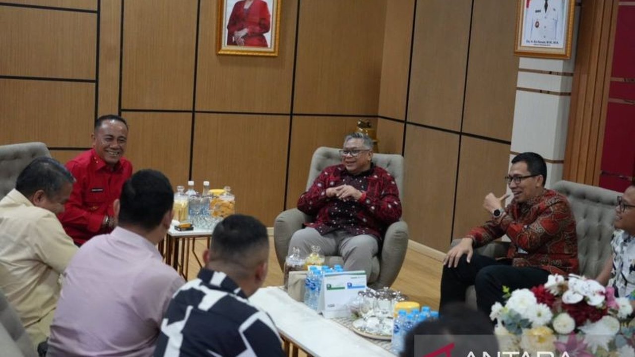 Pemerintah Provinsi Kalimantan Barat (Pemprov Kalbar) bersama BPJS Ketenagakerjaan mempercepat perluasan cakupan Perlindungan Pekerja Kalbar, menargetkan 1,2 juta pekerja terlindungi jaminan sosial ketenagakerjaan pada akhir 2026. Upaya ini untuk mewujudk