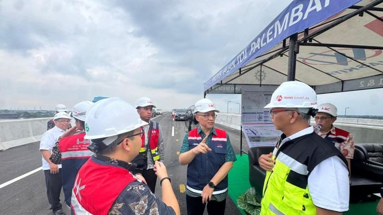 Kantor Staf Kepresidenan (KSP) aktif memverifikasi lapangan untuk mendorong Percepatan Tol Palembang-Jambi, menyoroti tantangan pembebasan lahan dan administratif demi manfaat luas masyarakat.