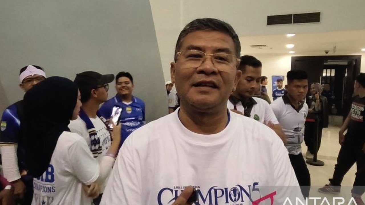 Wakil Gubernur Jawa Barat Erwan Setiawan mengimbau Bobotoh untuk menjaga ketertiban selama konvoi perayaan juara Persib Bandung, menyusul keberhasilan tim meraih hattrick SuperLeague 2025/2026.