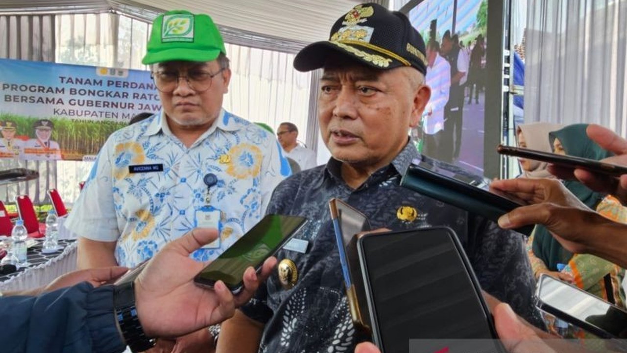 Pemerintah Kabupaten Malang menargetkan 7.500 hektare lahan untuk program bongkar ratoon tebu Malang pada 2026. Langkah strategis ini diharapkan mampu mendukung swasembada gula nasional dan meningkatkan kesejahteraan petani.