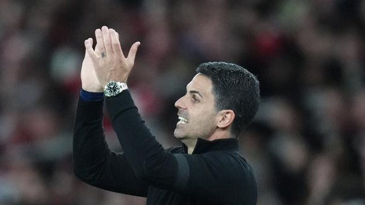 Wajah bahagia terpancar dari Mikel Arteta setelah Arsenal berhasil meraih kemenangan penting saat menjamu Burnley dalam lanjutan Premier League 2025/2026. Bermain di Emirates Stadium, Selasa