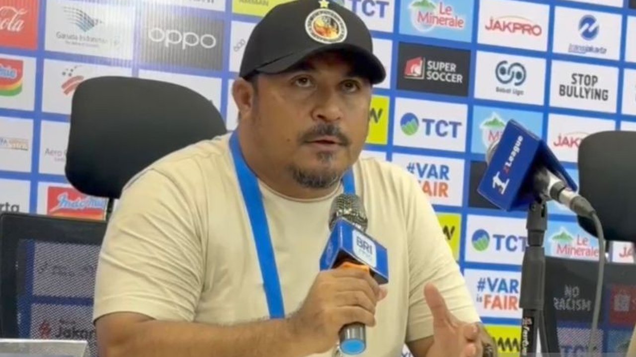 Pelatih Semen Padang, Imran Nahumarury, bertekad mengembalikan timnya ke Super League setelah terdegradasi. Ia akan melakukan evaluasi menyeluruh untuk mencapai misi tersebut.