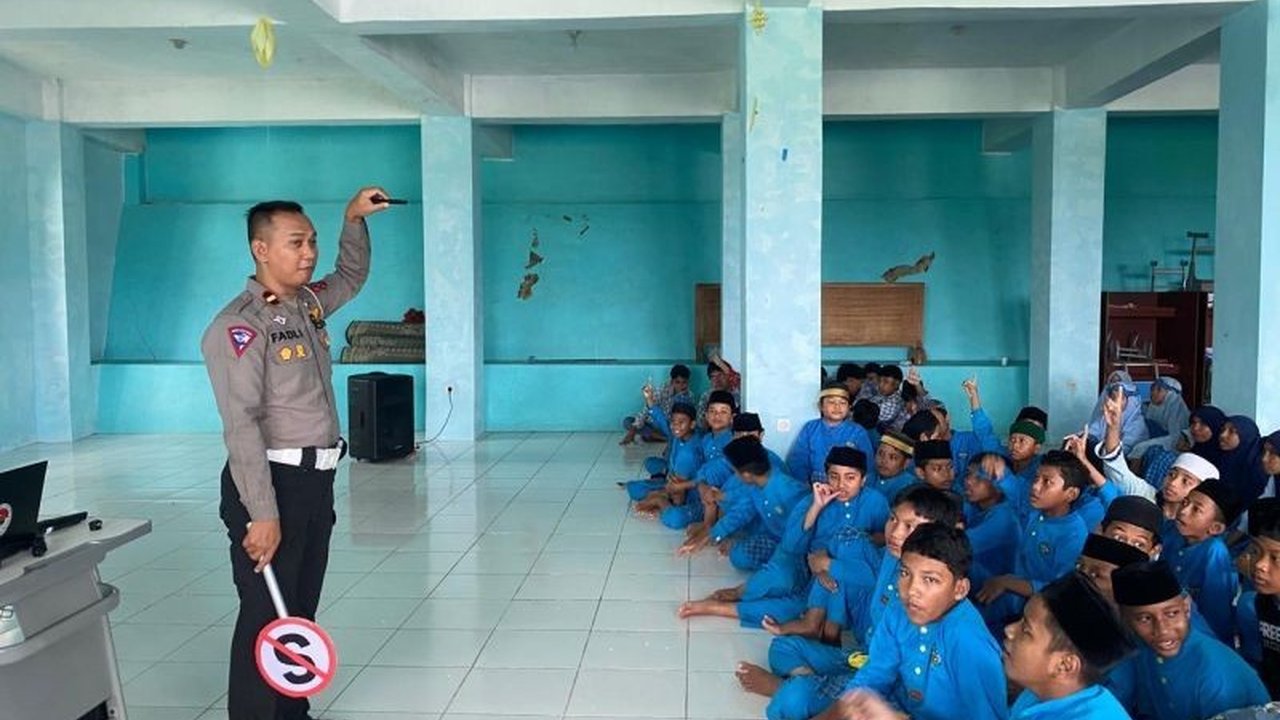 Ditlantas Polda Maluku terus memperkuat edukasi tertib lalu lintas sejak dini di kalangan pelajar, menanamkan kesadaran akan pentingnya keselamatan dan tanggung jawab sosial.