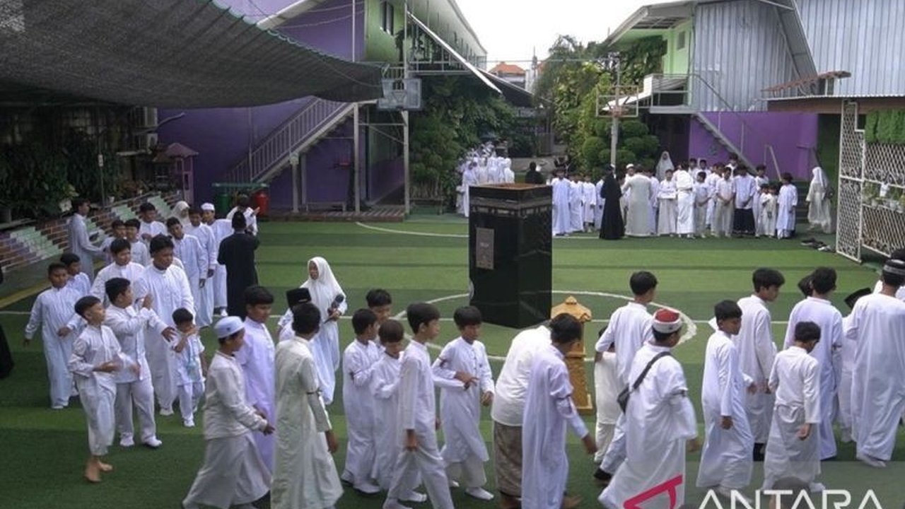 Kantor Wilayah Kementerian Agama Bali aktif memberikan edukasi manasik haji kepada siswa di berbagai tingkatan, menanamkan pemahaman ibadah sejak dini dan mempersiapkan generasi muda Bali untuk berhaji.