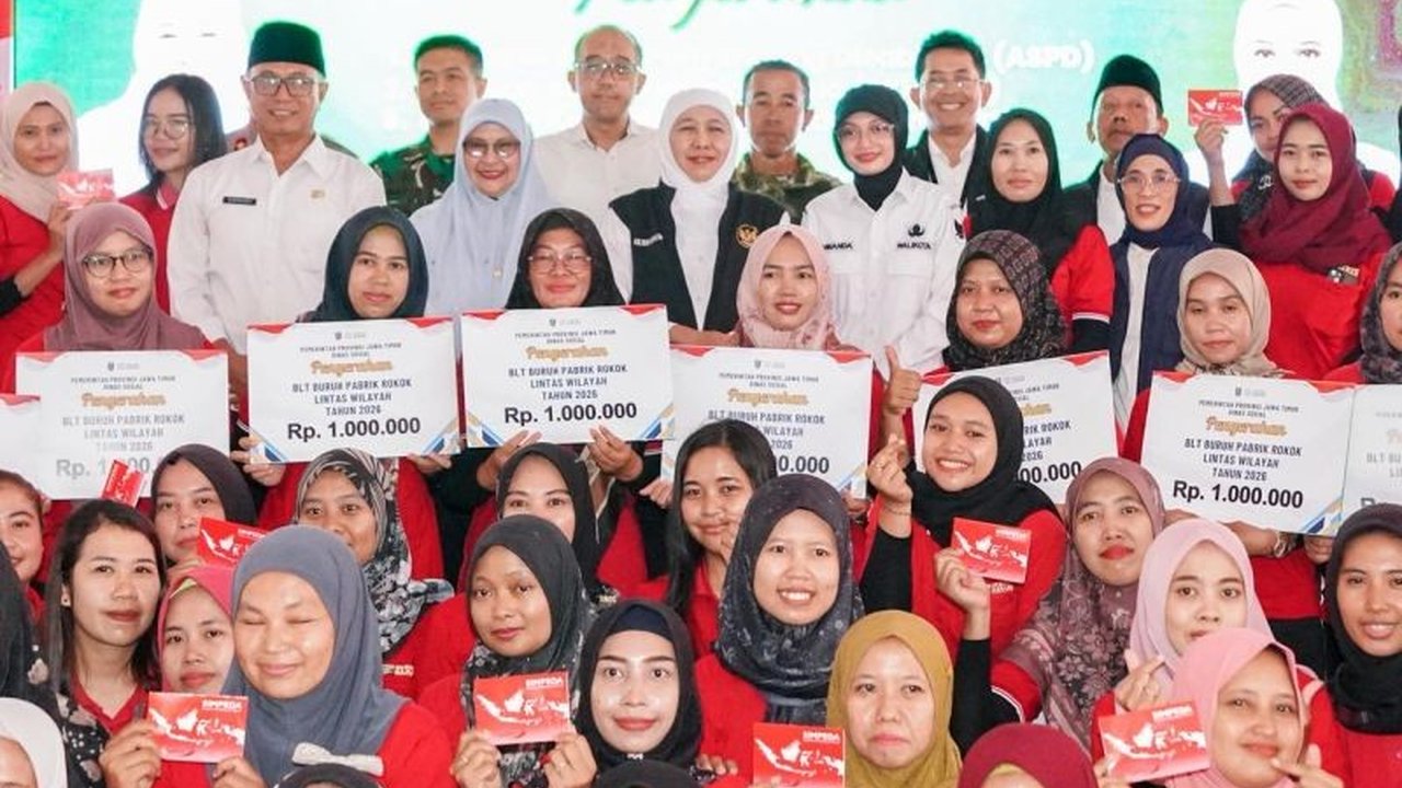 Gubernur Khofifah menegaskan Bantuan Sosial Jawa Timur adalah komitmen Pemprov Jatim dalam memperkuat perlindungan sosial dan mendorong kemandirian ekonomi masyarakat rentan.
