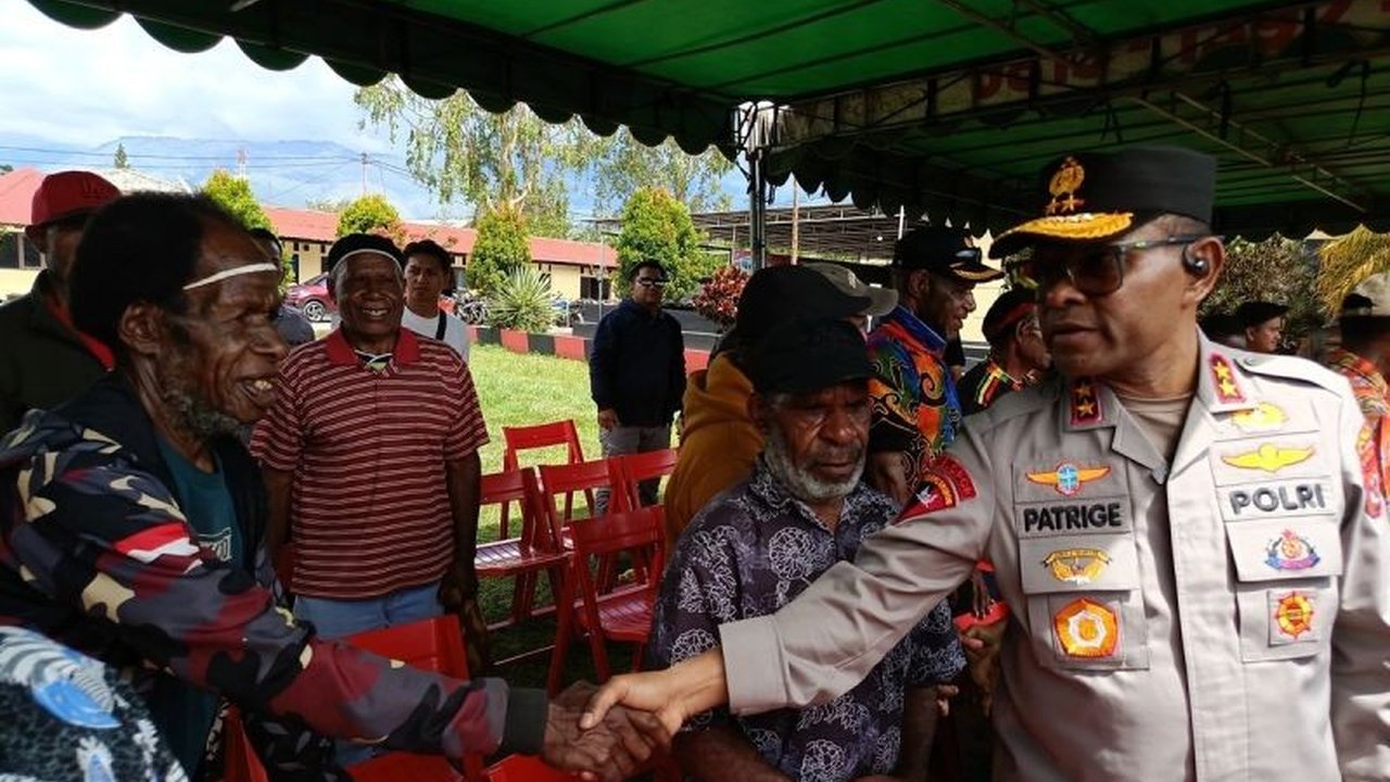Polda Papua mengimbau warga di Papua Pegunungan untuk meningkatkan ketaatan lalu lintas Papua Pegunungan guna mencegah kecelakaan yang berpotensi memicu konflik suku dan menjaga kamtibmas.