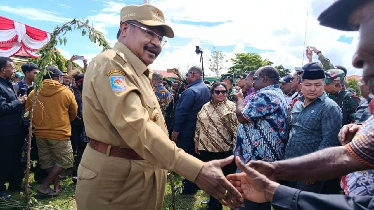 Pemerintah Provinsi Papua Pegunungan (Papeg) serius menyusun Raperdasus dan Raperdasi demi Penanganan Konflik Suku yang kerap terjadi, memastikan penyelesaiannya sesuai hukum positif dan adat.