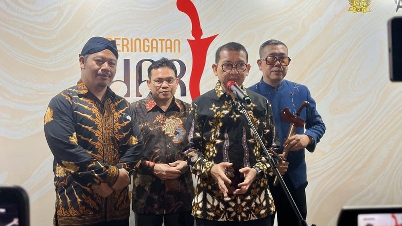 Menteri Kebudayaan Fadli Zon mengajak publik melihat Keris sebagai Warisan Budaya adiluhung, bukan hanya benda mistis, melalui edukasi dan literasi yang komprehensif.