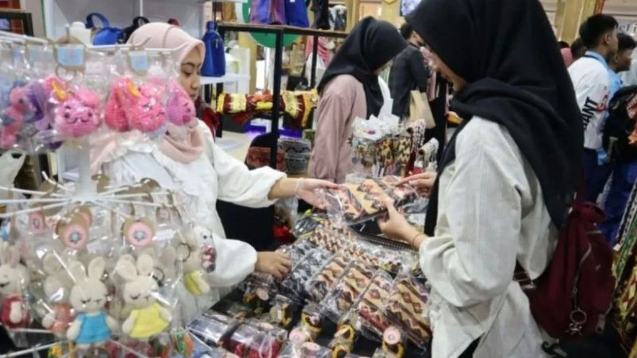 Kecamatan Sukarame dinobatkan sebagai wilayah dengan Usaha Kuliner Bandarlampung terbanyak, mencapai ribuan jenis usaha. Simak bagaimana Pemkot Bandarlampung mendorong pertumbuhan sektor ini.