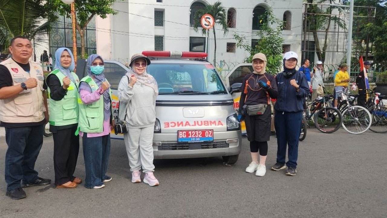 Dinas Kesehatan Palembang menyiagakan Ambulans Lilo di kawasan CFD Ampera setiap Minggu pagi, memastikan layanan kesehatan cepat dan gratis bagi warga Palembang yang beraktivitas.