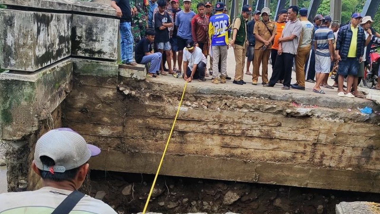 Pemerintah Kabupaten OKU Selatan mengambil langkah cepat untuk Pemulihan Pasca Bencana dengan memperbaiki infrastruktur vital yang rusak demi mengembalikan mobilitas masyarakat.