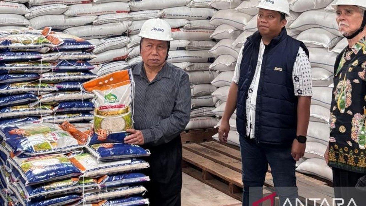 Anggota DPD RI Darmansyah Husein meminta Perum Bulog Cabang Belitung untuk terus mengontrol dan menjaga stabilitas harga pangan Belitung, khususnya beras, di tengah potensi gejolak ekonomi global.