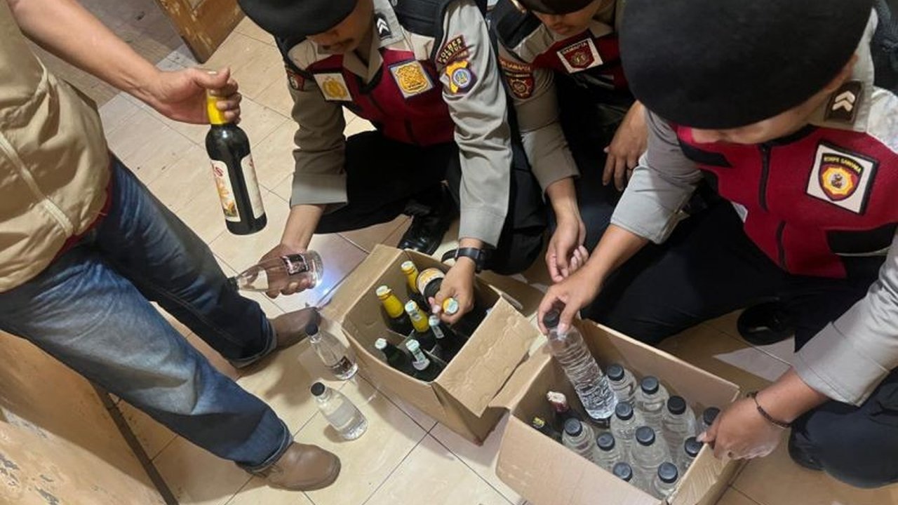 Jajaran Polres Bantul berhasil membongkar praktik peredaran minuman keras ilegal di enam lokasi berbeda dalam operasi kurang dari 24 jam. Pemberantasan miras ilegal ini bertujuan menekan angka kriminalitas dan menjaga ketertiban umum.