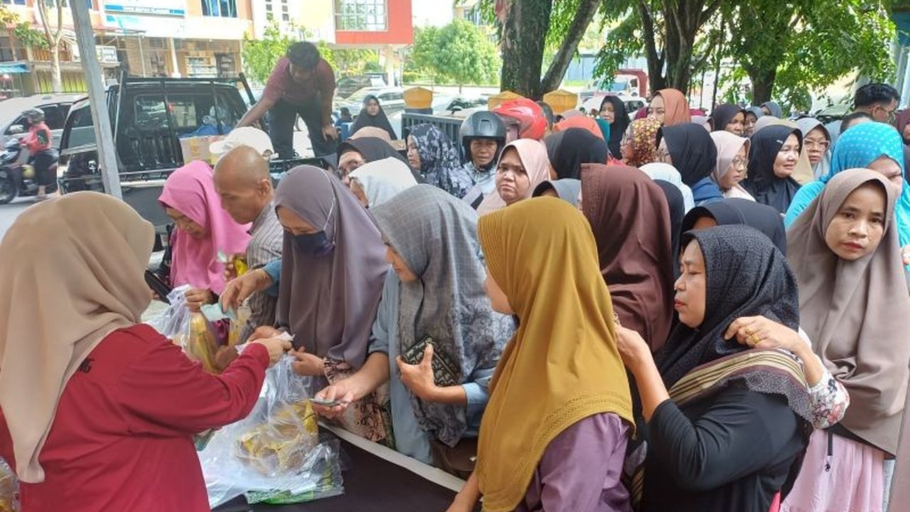 Pemerintah Kota Tanjungpinang kembali menggelar Operasi Pasar Tanjungpinang untuk menstabilkan harga kebutuhan pokok jelang Idul Adha 1447 H/2026 M, menawarkan bahan pangan dengan harga terjangkau dan menarik minat warga.