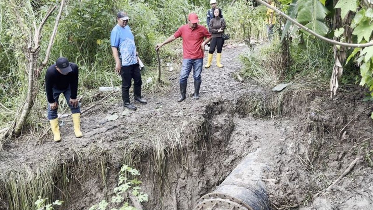 Pipa bocor PDAM Semarang di wilayah Semarang Barat menyebabkan gangguan pasokan air bersih bagi puluhan ribu pelanggan. Langkah darurat 'switching' jalur distribusi dan pengerahan mobil tangki dilakukan untuk mengatasi dampak ini.