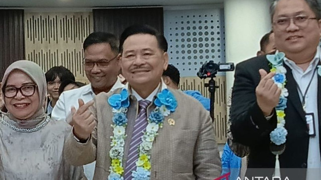 Wakil Menteri Koordinator Bidang Hukum, Hak Asasi Manusia, Imigrasi, dan Pemasyarakatan, Otto Hasibuan, menekankan pentingnya kekompakan masyarakat dan kepercayaan kepada pemerintah sebagai modal utama menghadapi tantangan ekonomi global yang tidak menent