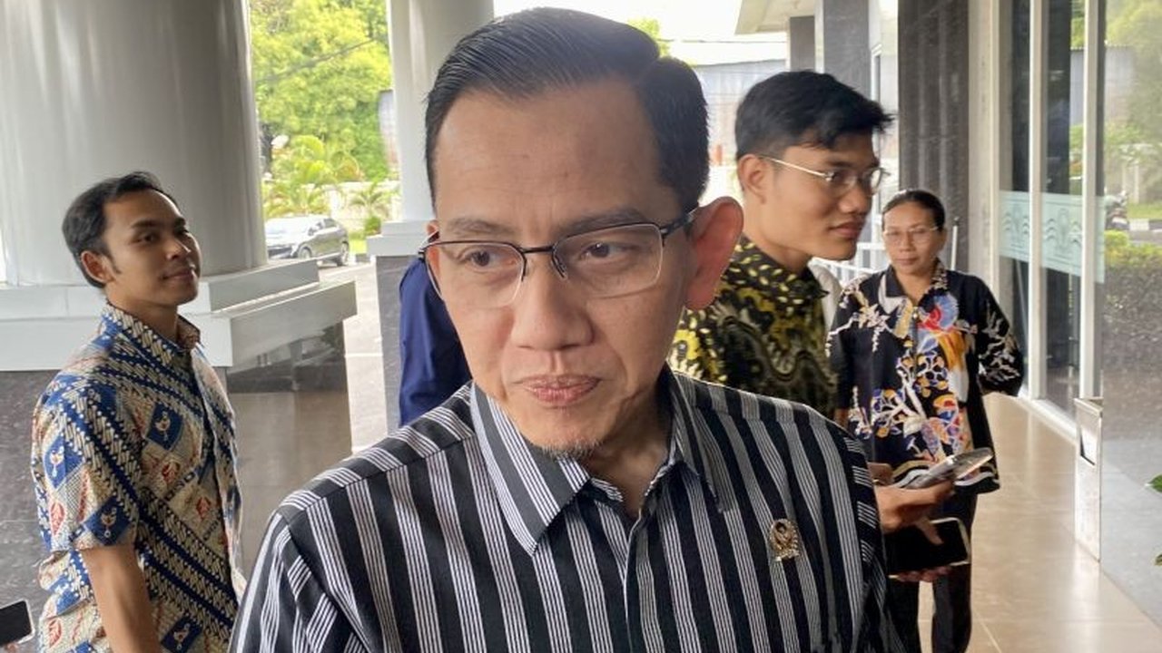 Anggota DPD RI DIY menyerukan suporter untuk menjaga kondusifitas dengan merawat gagasan Mataram is Love, menyusul promosi dua klub sepak bola asal Yogyakarta ke Liga 1.