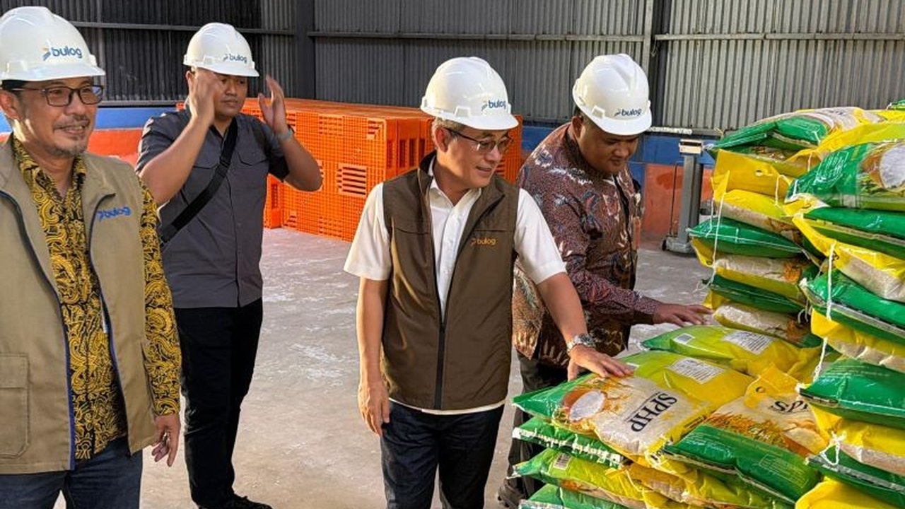 Direktur Keuangan Perum Bulog memastikan stok beras Bulog Buleleng dan seluruh Bali aman, bahkan cukup untuk 5 bulan ke depan, menjelang Idul Adha dan Galungan.