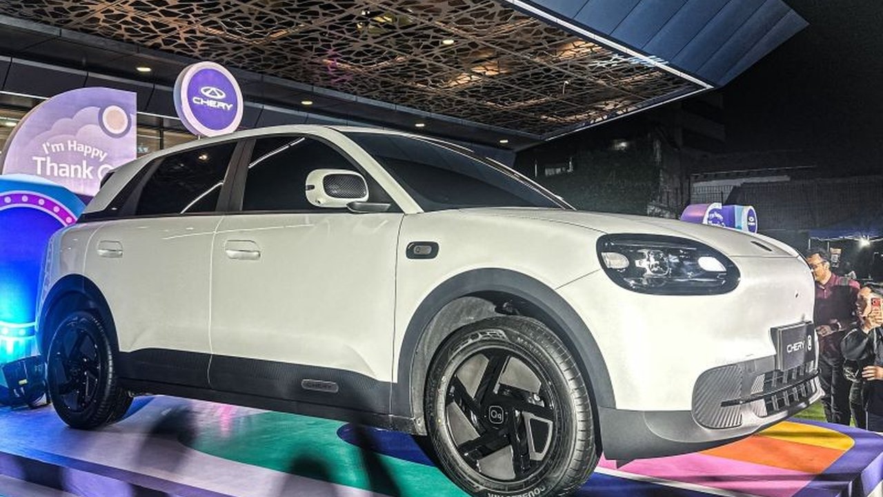 Chery Q hadir sebagai jawaban atas kebutuhan mobilitas urban yang praktis dan efisien, menawarkan fungsionalitas harian optimal dengan fitur penyimpanan melimpah dan teknologi canggih yang membuat perjalanan lebih nyaman.